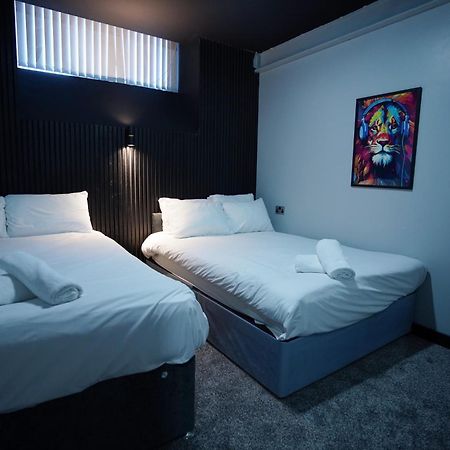 Nero Suite Sleeps Fourteen Manchester Bagian luar foto