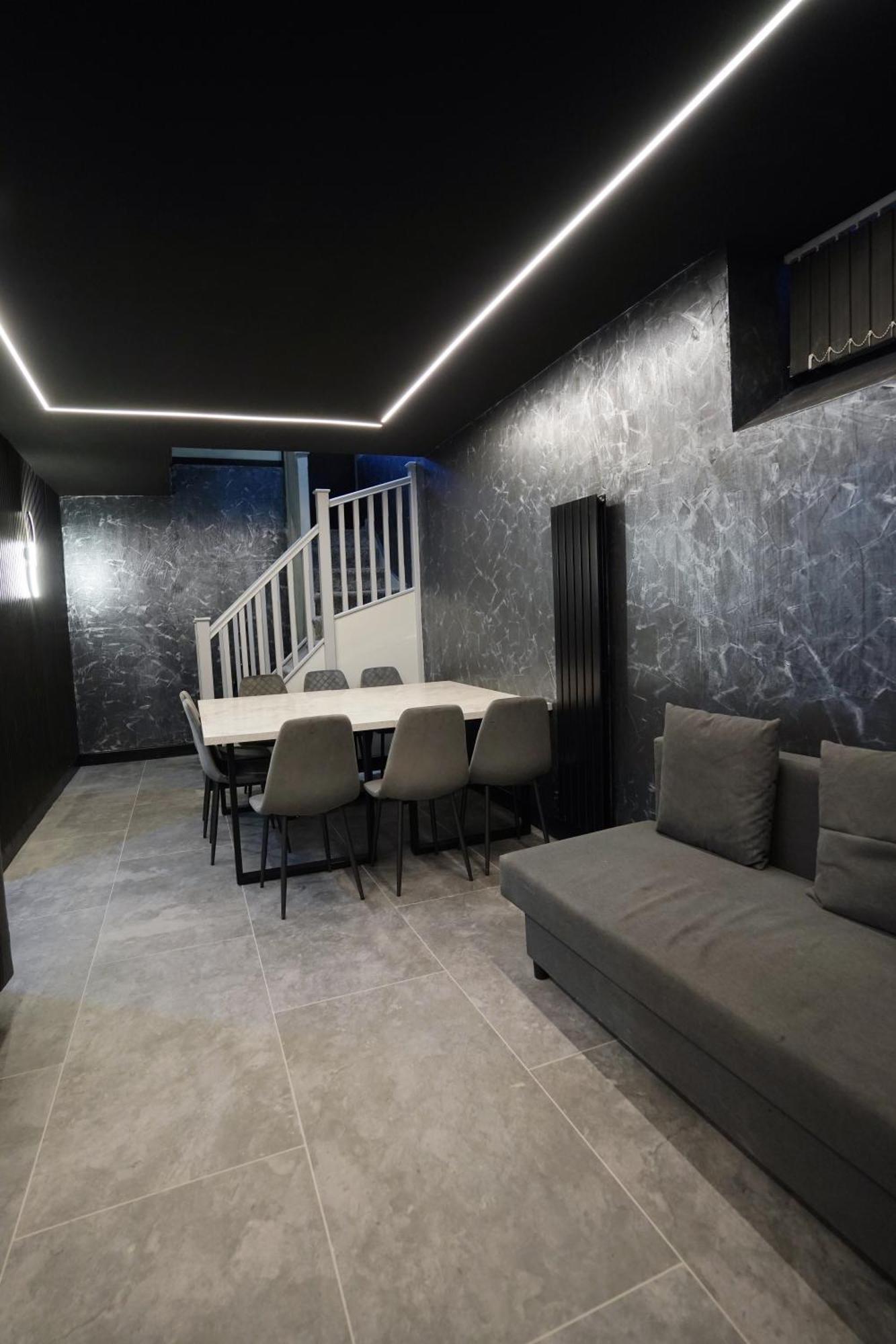 Nero Suite Sleeps Fourteen Manchester Bagian luar foto