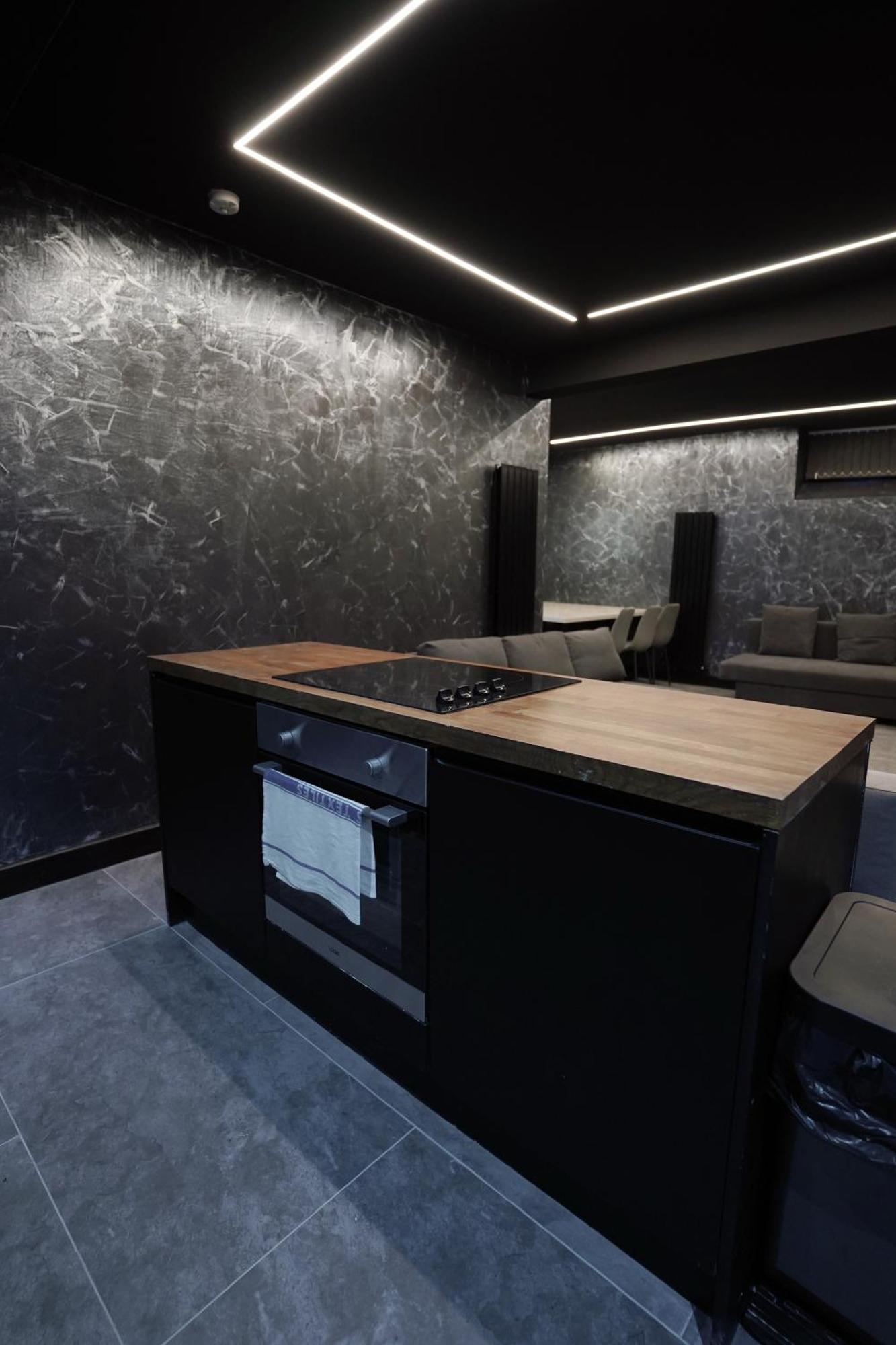 Nero Suite Sleeps Fourteen Manchester Bagian luar foto